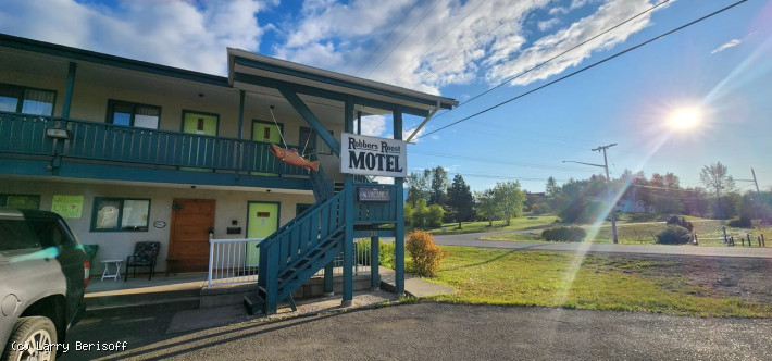 CENTRAL BC MOTEL WITH 10 VACANT LOTS